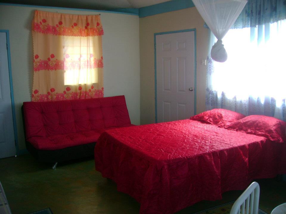 Waikiki Guest House Treasure Beach Room photo