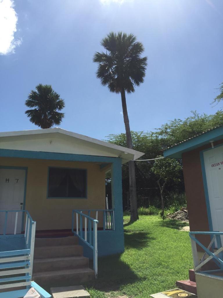 Waikiki Guest House Treasure Beach Exterior photo